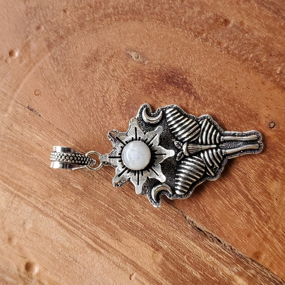 New Rainbow Moonstone 925 Silver Luna Moth Double Crescent Moon Pendant. - Picture 3 of 11